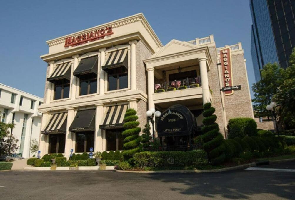 Large Group Downtown - Westend Nashville